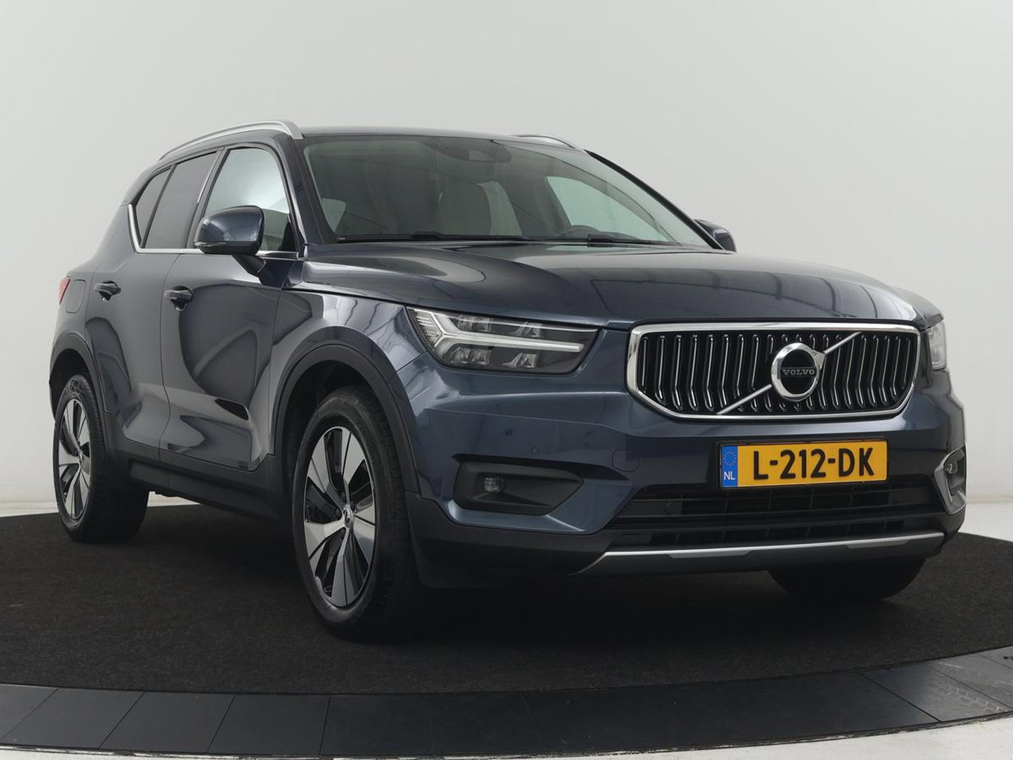Volvo XC40 1.5 T5 Recharge Business Pro | SOH 89,2% | Leder | Memory | Stuur/stoel verwarming | Cruise control | Caplay | Park assist | Elektrische achterklep | Trekhaak