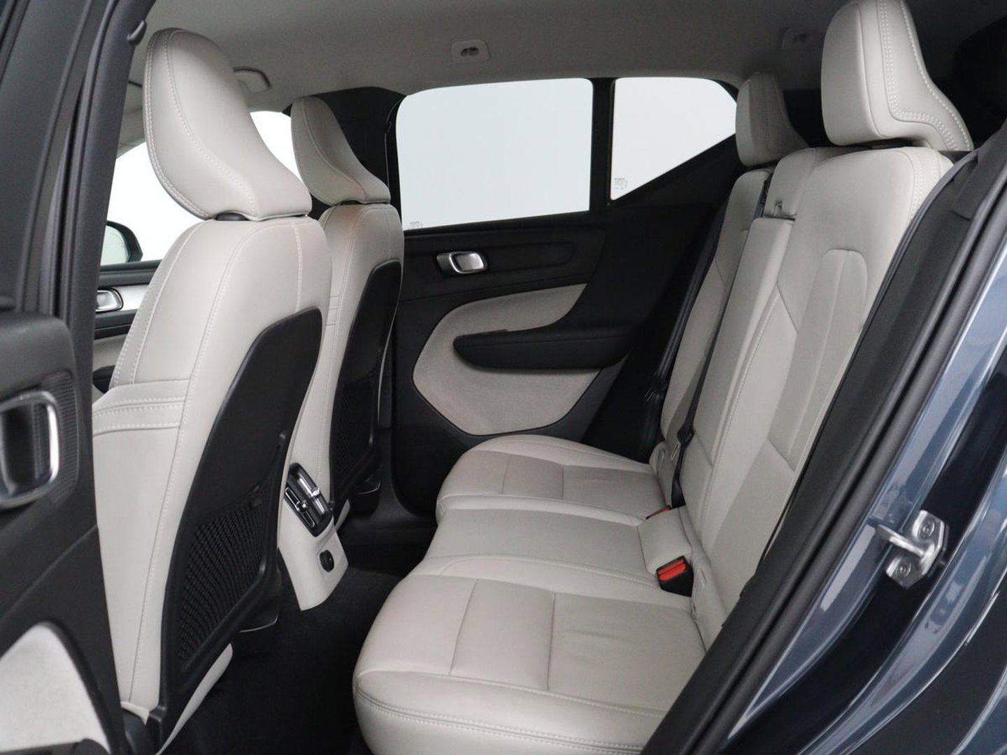 Volvo XC40 1.5 T5 Recharge Business Pro | SOH 89,2% | Leder | Memory | Stuur/stoel verwarming | Cruise control | Caplay | Park assist | Elektrische achterklep | Trekhaak