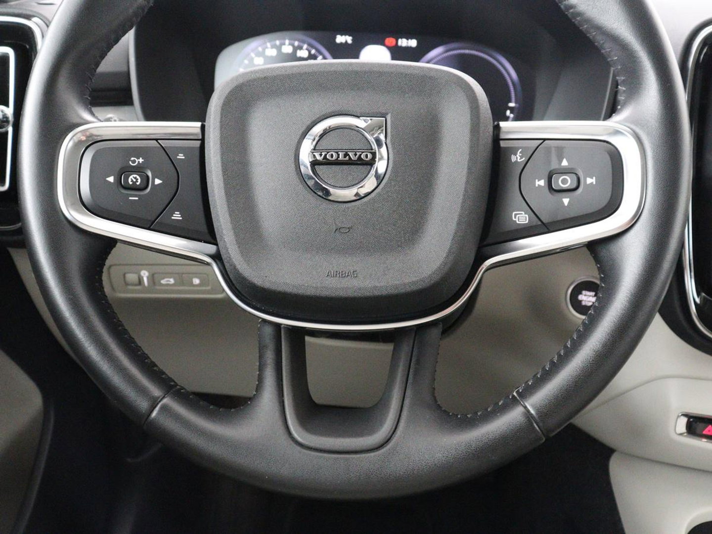 Volvo XC40 1.5 T5 Recharge Business Pro | SOH 89,2% | Leder | Memory | Stuur/stoel verwarming | Cruise control | Caplay | Park assist | Elektrische achterklep | Trekhaak
