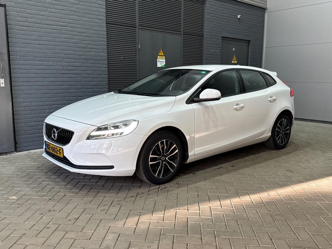Volvo V40 2.0 T3 Momentum | Trekhaak | Standkachel | LED | Camera | Navigatie | Stoelverwarming | Voorruitverwarming