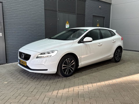 Volvo V40 2.0 T3 Momentum | Trekhaak | Standkachel | LED | Camera | Navigatie | Stoelverwarming | Voorruitverwarming