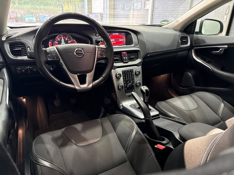 Volvo V40 2.0 T3 Momentum | Trekhaak | Standkachel | LED | Camera | Navigatie | Stoelverwarming | Voorruitverwarming