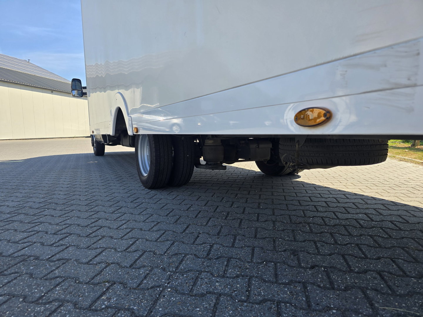 Iveco Daily 35C14V 2.3 410 H2 Camera Airco Cruise Bakwagen Volume dubbel lucht 30 m3