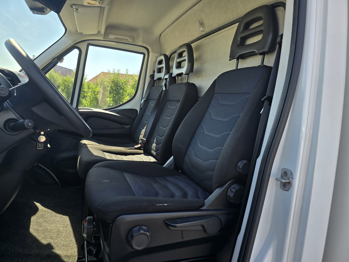 Iveco Daily 35C14V 2.3 410 H2 Camera Airco Cruise Bakwagen Volume dubbel lucht 30 m3