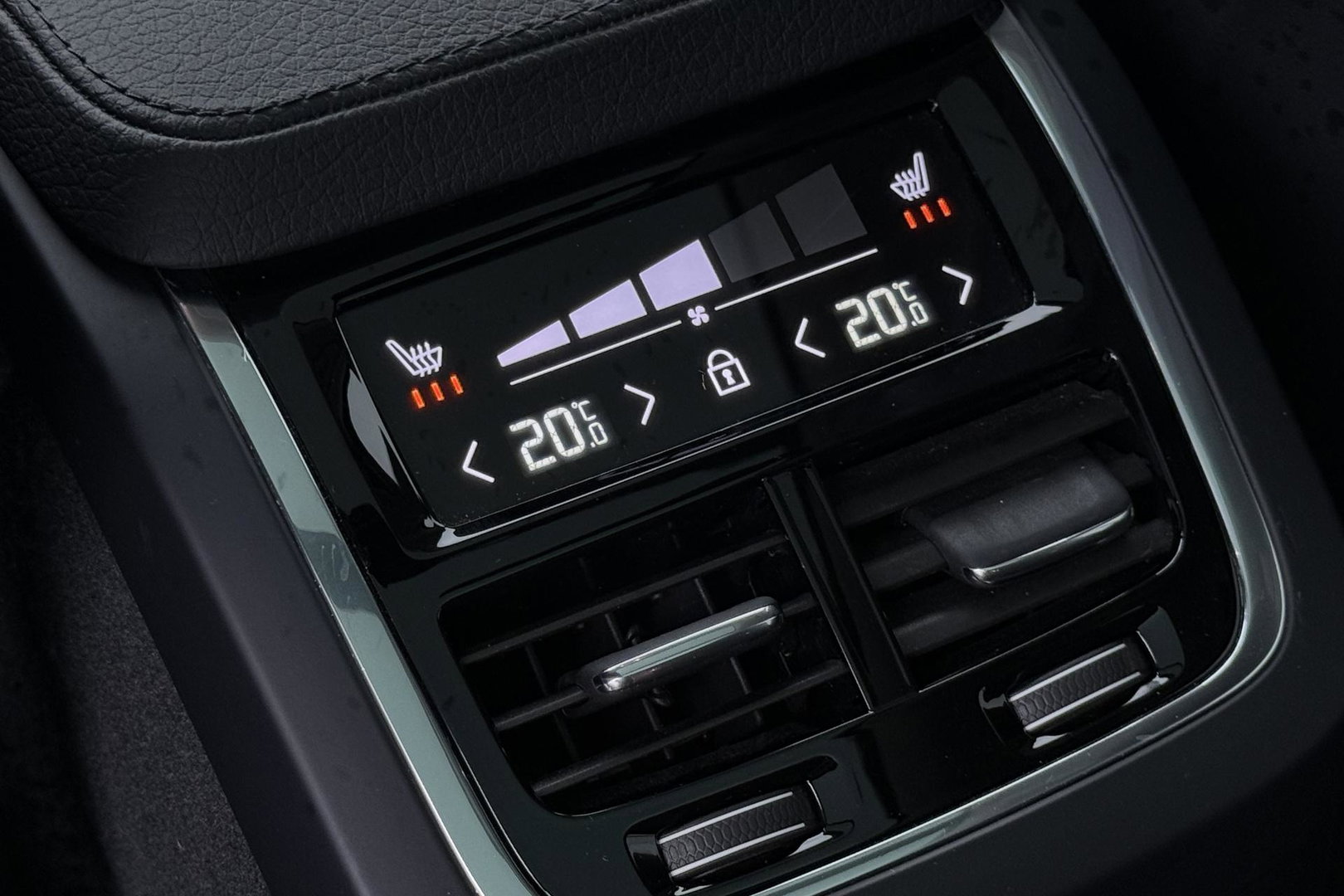 Volvo XC90 T8 Recharge Inscription Exclusive | ACC | Panoramadak | Trekhaak | 360° Camera | Head-Up | Harman/Kardon | Stoel+Stuurverwarming | 20 Inch