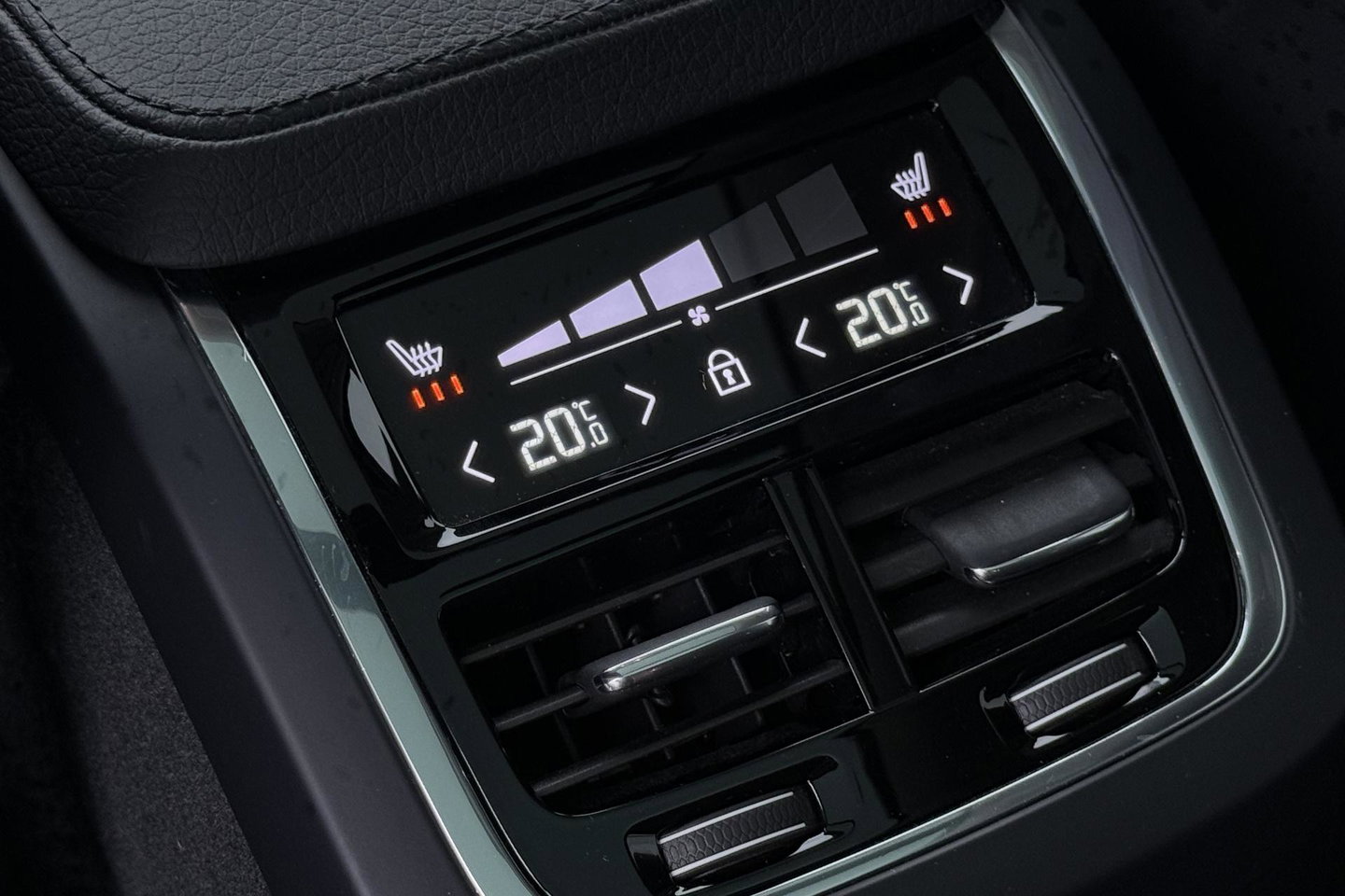 Volvo XC90 T8 Recharge Inscription Exclusive | ACC | Panoramadak | Trekhaak | 360° Camera | Head-Up | Harman/Kardon | Stoel+Stuurverwarming | 20 Inch