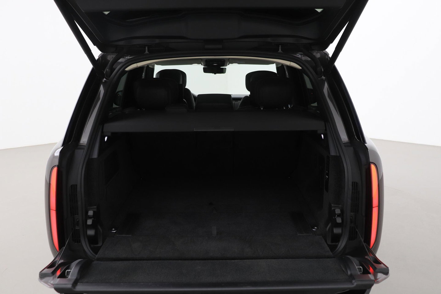 Land Rover Range Rover 3.0 D350 First Edition MHEV | ACC | Rear Seat Entertainment | Luchtvering | 22 Inch | 360° Camera | Massage | Trekhaak