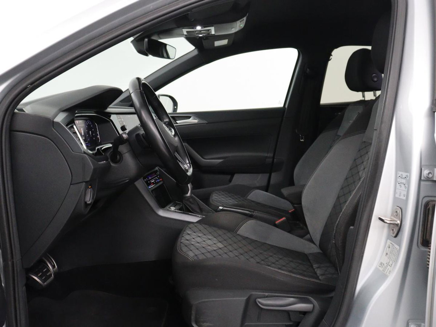 Volkswagen Taigo 1.5 TSI R-Line Business | Adaptive cruise | Lane assist | Camera | Park assist | Carplay | Navigatie | Virtueel dashboard