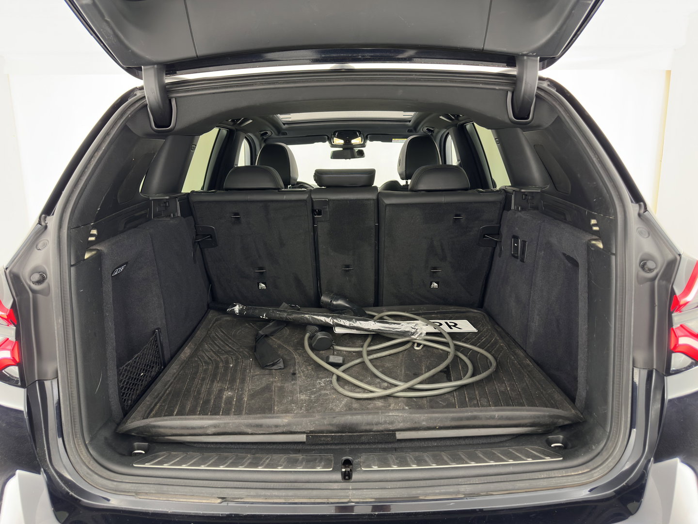 BMW iX3 High Executive 80 kWh [3-Fase-11kW] {Soh-100%} (INCL-BTW) Aut. *PANO | LEATHER | ADAPTIVE-CRUISE | FULL-LED | HARMAN/KARDON | BLIND-SPOT | DIGI-COCKPIT | HEATED-COMFORTSEATS | CAMERA | DAB+ | NAVI-FULLMAP | TOWABAR | 20''ALU*