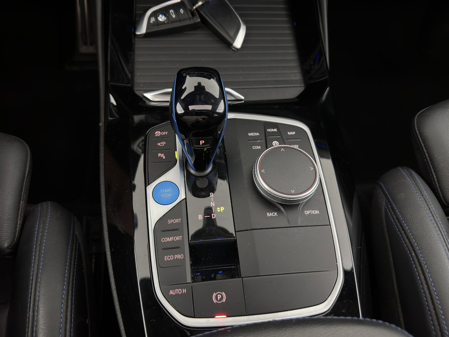 BMW iX3 High Executive 80 kWh [3-Fase-11kW] {Soh-100%} (INCL-BTW) Aut. *PANO | LEATHER | ADAPTIVE-CRUISE | FULL-LED | HARMAN/KARDON | BLIND-SPOT | DIGI-COCKPIT | HEATED-COMFORTSEATS | CAMERA | DAB+ | NAVI-FULLMAP | TOWABAR | 20''ALU*