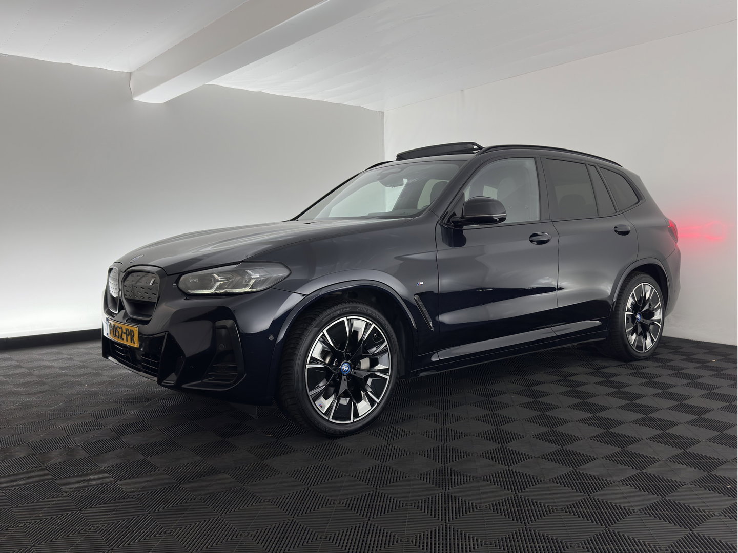 BMW iX3 High Executive 80 kWh [3-Fase-11kW] {Soh-100%} (INCL-BTW) Aut. *PANO | LEATHER | ADAPTIVE-CRUISE | FULL-LED | HARMAN/KARDON | BLIND-SPOT | DIGI-COCKPIT | HEATED-COMFORTSEATS | CAMERA | DAB+ | NAVI-FULLMAP | TOWABAR | 20''ALU*
