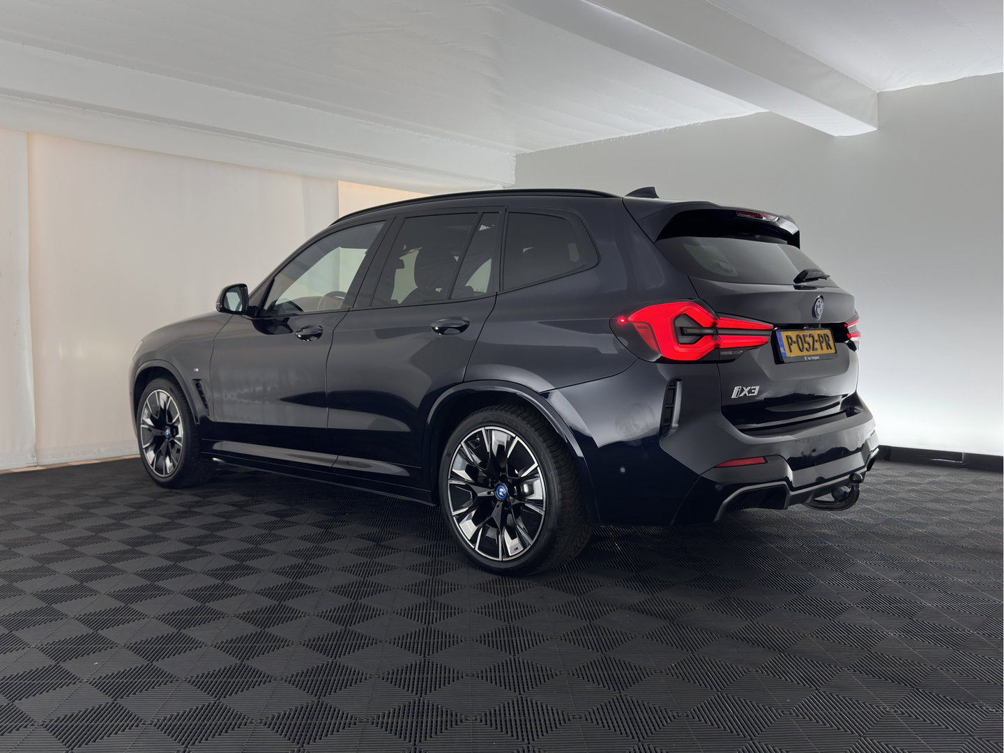 BMW iX3 High Executive 80 kWh [3-Fase-11kW] {Soh-100%} (INCL-BTW) Aut. *PANO | LEATHER | ADAPTIVE-CRUISE | FULL-LED | HARMAN/KARDON | BLIND-SPOT | DIGI-COCKPIT | HEATED-COMFORTSEATS | CAMERA | DAB+ | NAVI-FULLMAP | TOWABAR | 20''ALU*