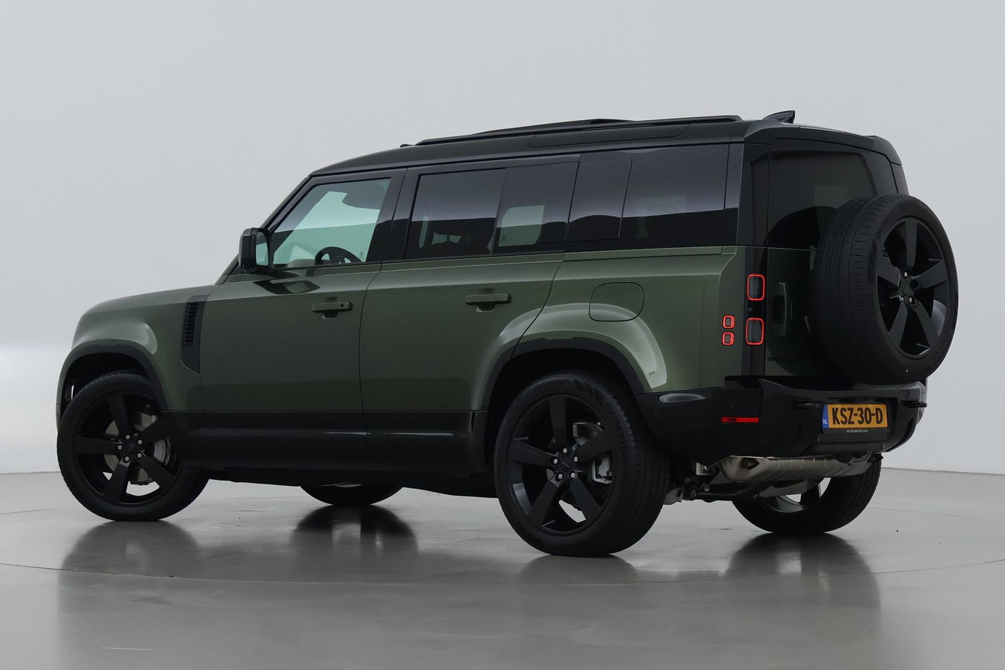 Land Rover Defender 2.0 P300e 110 X-Dynamic HSE | FACELIFT | Caraway | ClearSight | Meridian Surround | Head-Up | ACC | Panoramadak | Trekhaak
