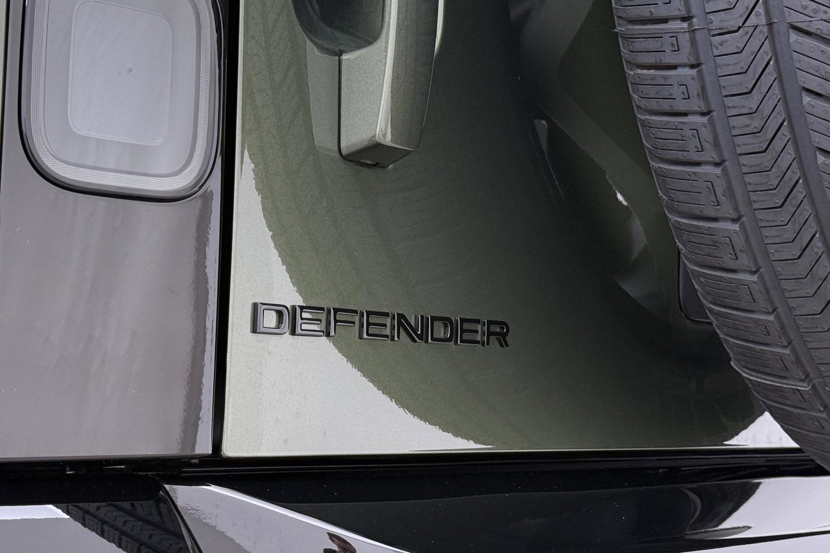 Land Rover Defender 2.0 P300e 110 X-Dynamic HSE | FACELIFT | Caraway | ClearSight | Meridian Surround | Head-Up | ACC | Panoramadak | Trekhaak