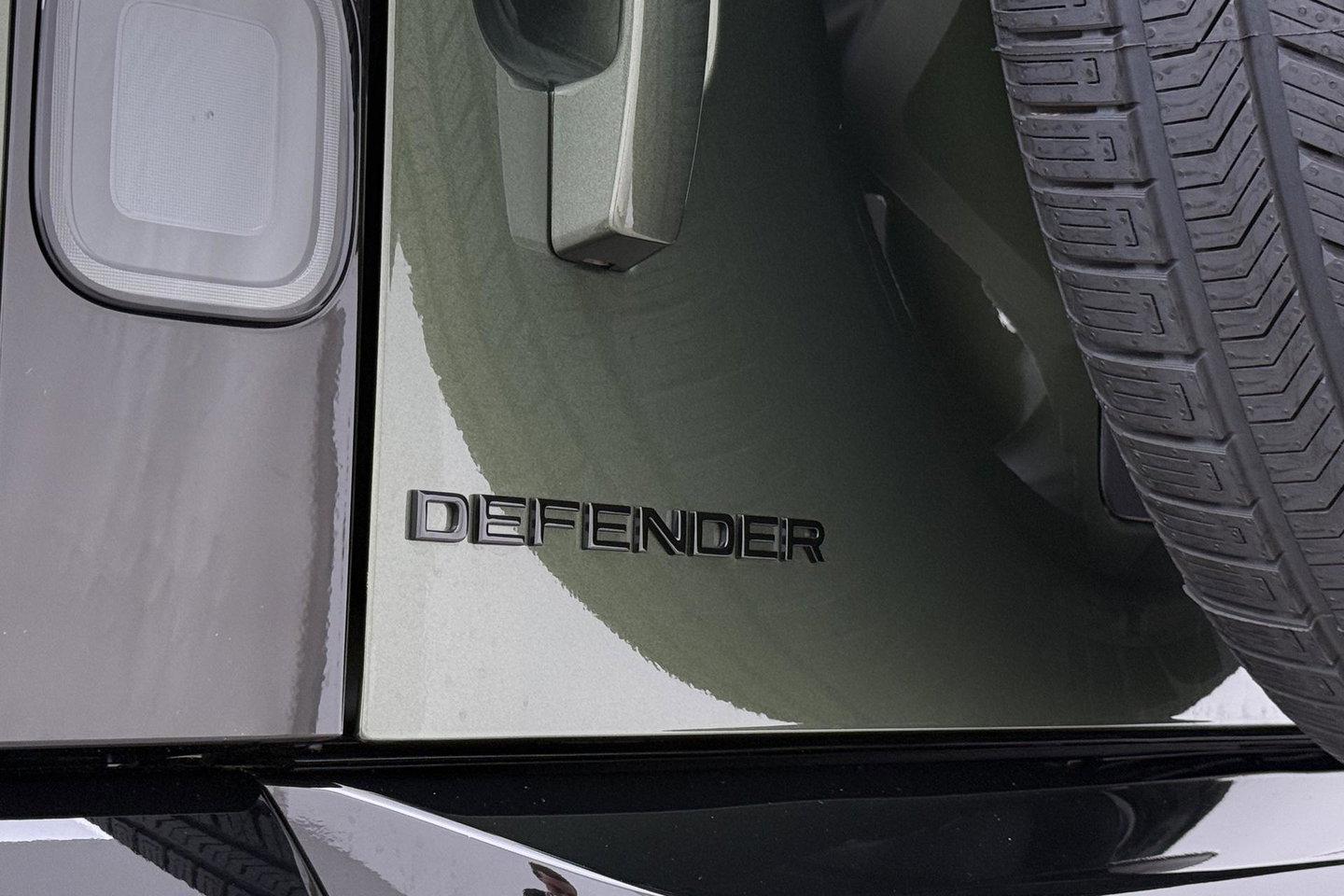 Land Rover Defender 2.0 P300e 110 X-Dynamic HSE | FACELIFT | Caraway | ClearSight | Meridian Surround | Head-Up | ACC | Panoramadak | Trekhaak