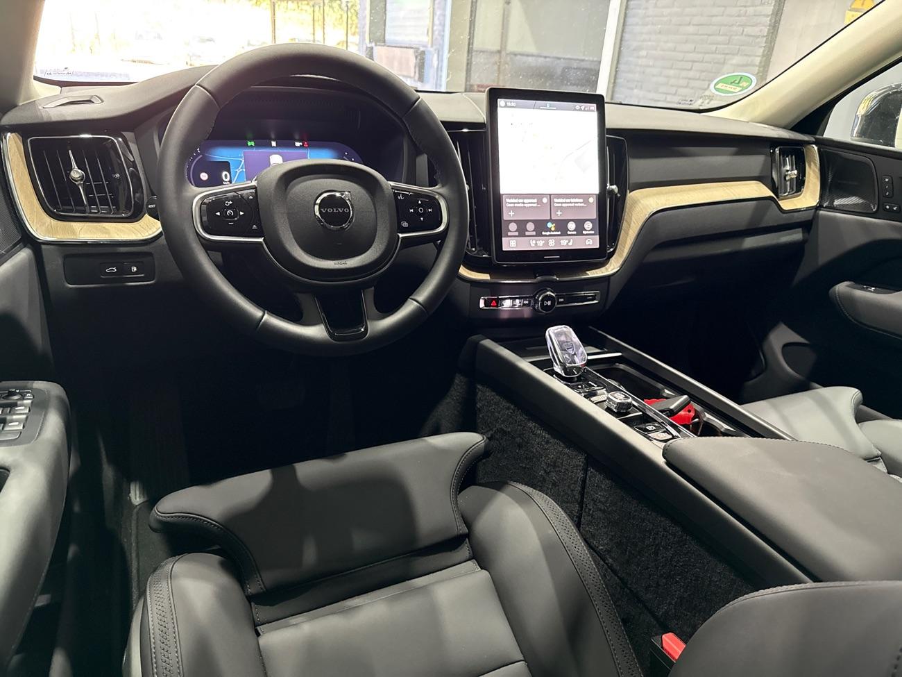 Volvo XC60 T8 Plug-in hybrid Plus Dark | ACC | 360° Camera | Harman/Kardon | Keyless | Stoel+Stuurverwarming | 19 inch