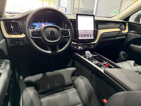 Volvo XC60 T8 Plug-in hybrid Plus Dark | ACC | 360° Camera | Harman/Kardon | Keyless | Stoel+Stuurverwarming | 19 inch