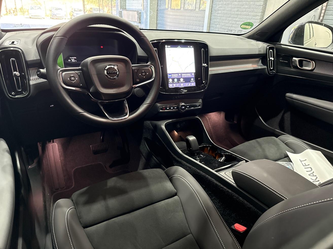 Volvo EX40 Single Motor Extended Range Plus 82 kWh | ACC | Warmtepomp | Harman/Kardon | Camera | Stoel+Stuurverwarming | 19 Inch