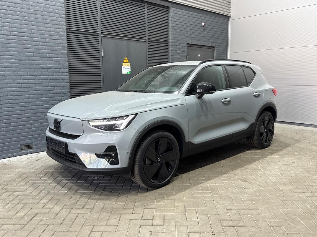 Volvo EX40 Single Motor Extended Range Plus Black Ed. 82 kWh | ACC | 360° Camera | Warmtepomp | Harman/Kardon | Memory | Stoel+Stuurverwarming | 20 Inch
