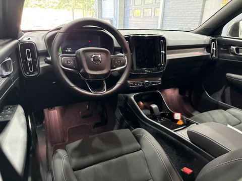 Volvo EX40 Single Motor Extended Range Plus Black Ed. 82 kWh | ACC | 360° Camera | Warmtepomp | Harman/Kardon | Memory | Stoel+Stuurverwarming | 20 Inch