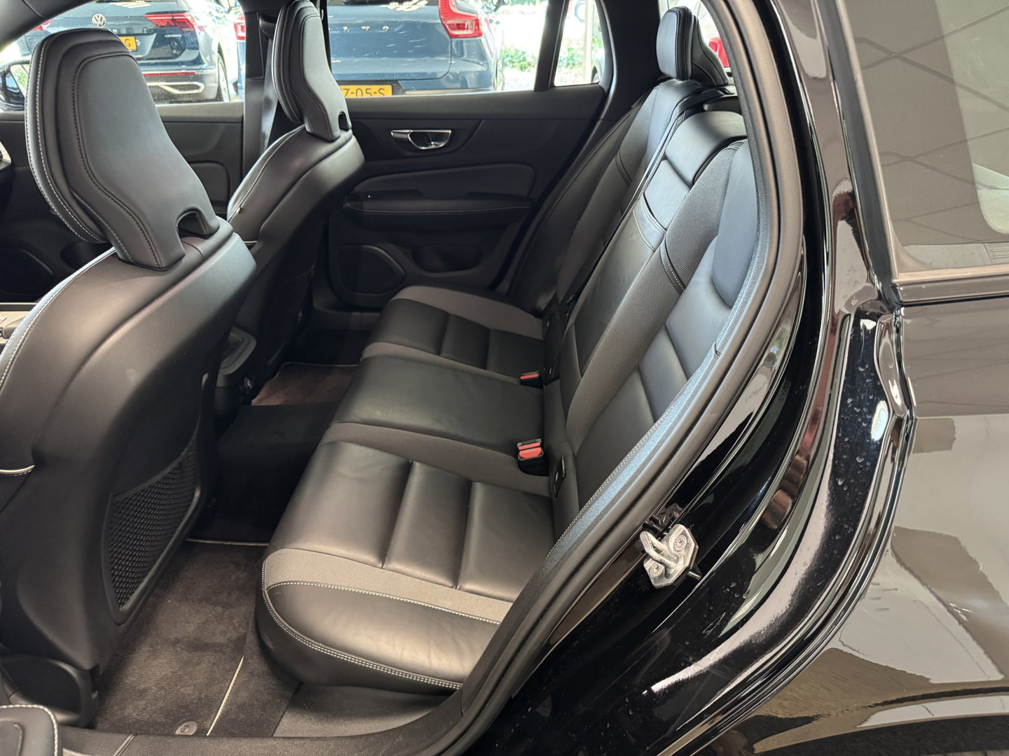 Volvo V60 2.0 T4 R-Design