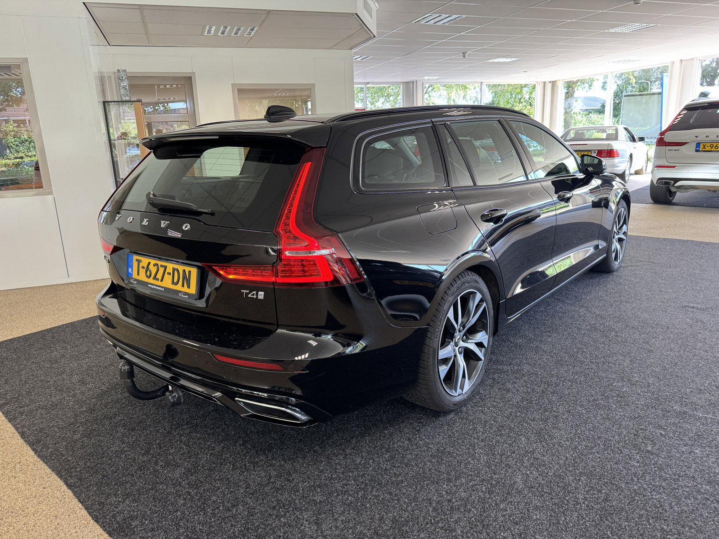 Volvo V60 2.0 T4 R-Design