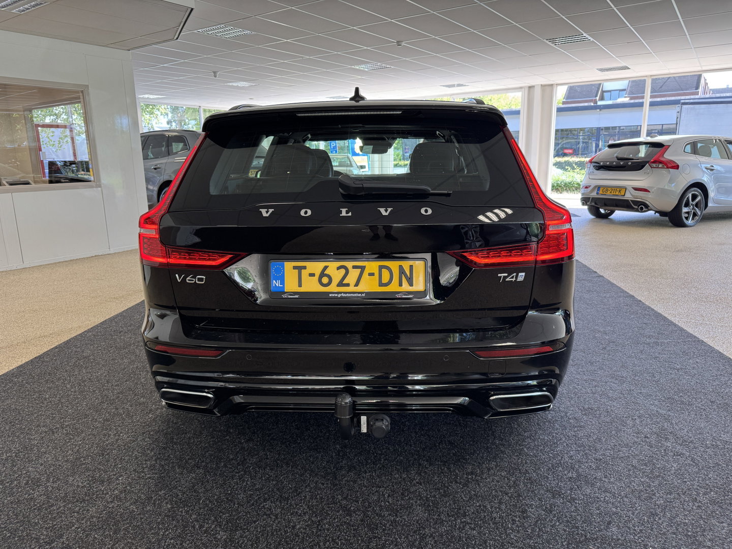 Volvo V60 2.0 T4 R-Design