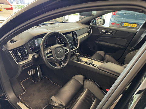 Volvo V60 2.0 T4 R-Design