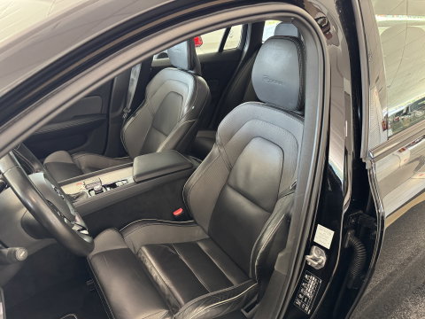 Volvo V60 2.0 T4 R-Design