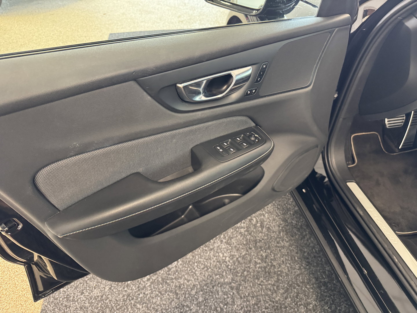 Volvo V60 2.0 T4 R-Design