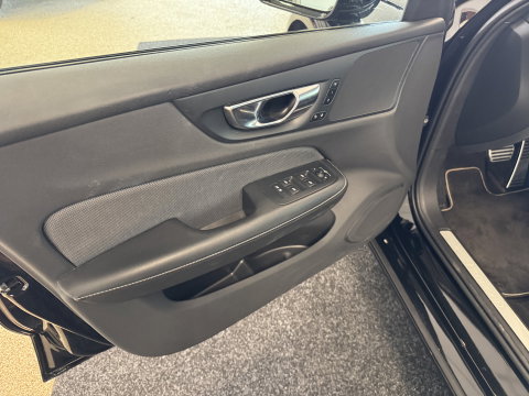 Volvo V60 2.0 T4 R-Design
