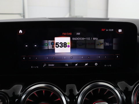 Mercedes-Benz GLA 250 e Business Solution AMG Limited | SOH 95,2% | Leder/alcantara | Stoelverwarming | Carplay | Sfeerverlichting | Cruise control | Camera | Park assist | Trekhaak