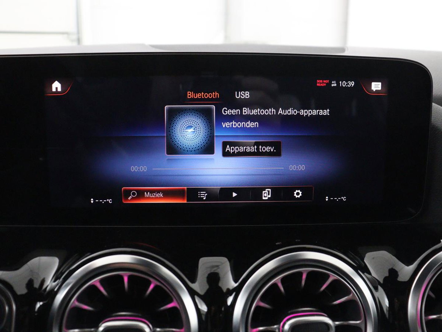 Mercedes-Benz GLA 250 e Business Solution AMG Limited | SOH 95,2% | Leder/alcantara | Stoelverwarming | Carplay | Sfeerverlichting | Cruise control | Camera | Park assist | Trekhaak