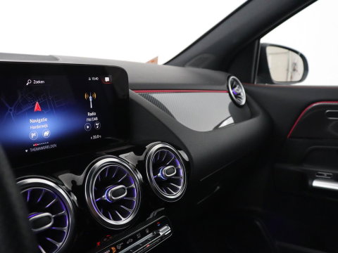 Mercedes-Benz GLA 250 e Business Solution AMG Limited | SOH 95,2% | Leder/alcantara | Stoelverwarming | Carplay | Sfeerverlichting | Cruise control | Camera | Park assist | Trekhaak