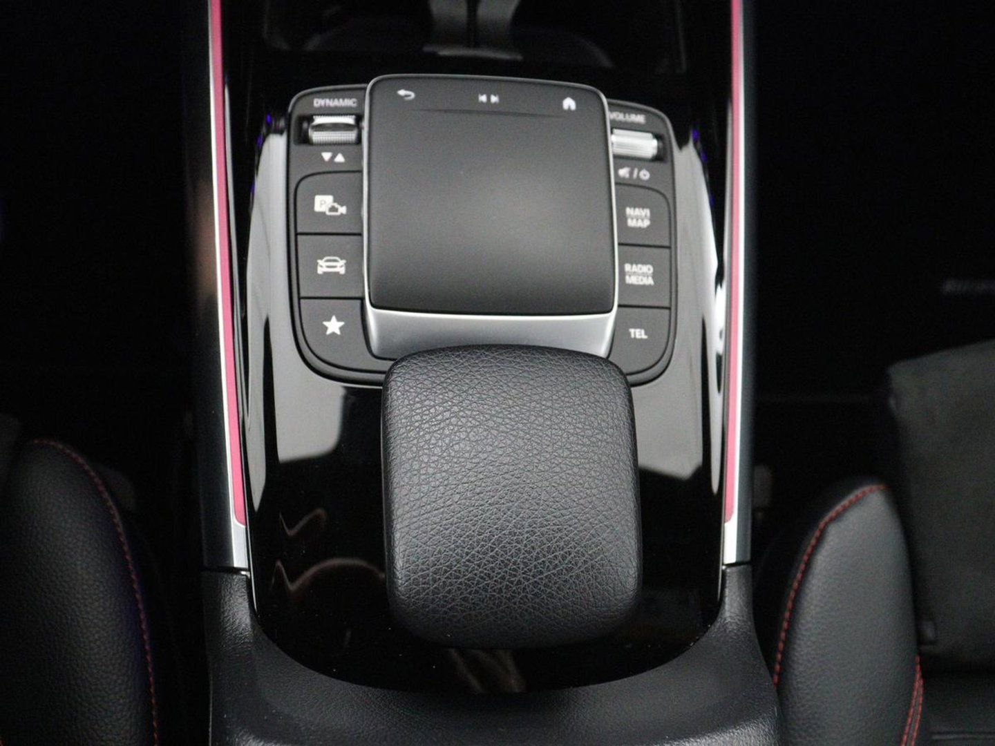 Mercedes-Benz GLA 250 e Business Solution AMG Limited | SOH 95,2% | Leder/alcantara | Stoelverwarming | Carplay | Sfeerverlichting | Cruise control | Camera | Park assist | Trekhaak