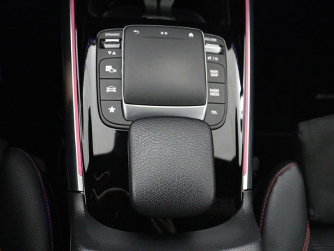 Mercedes-Benz GLA 250 e Business Solution AMG Limited | SOH 95,2% | Leder/alcantara | Stoelverwarming | Carplay | Sfeerverlichting | Cruise control | Camera | Park assist | Trekhaak