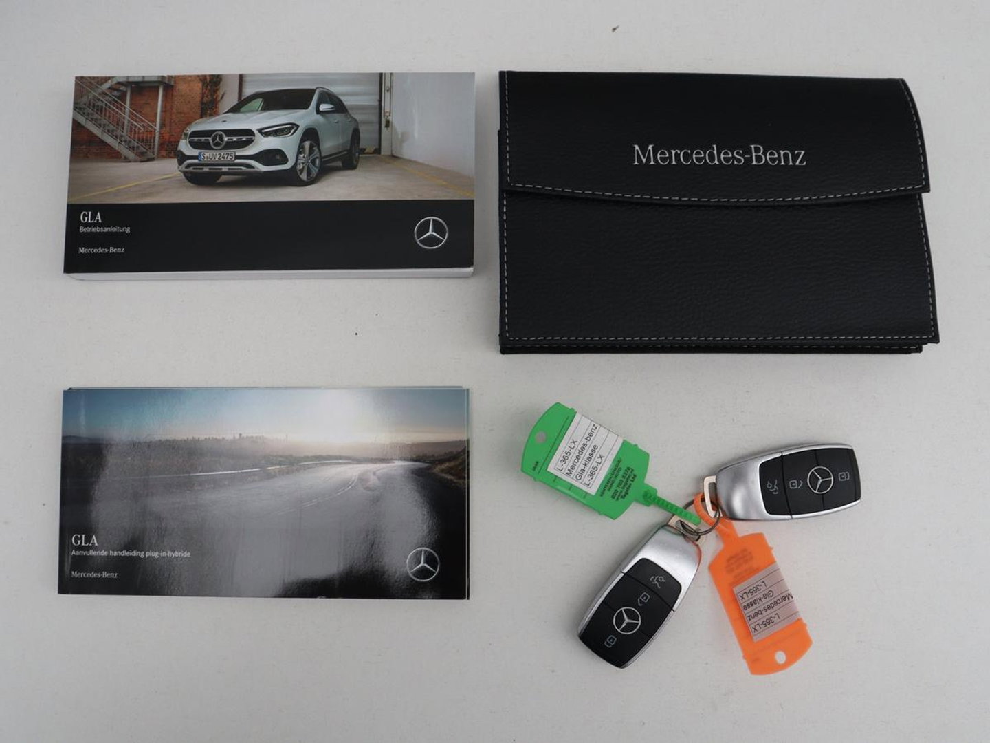 Mercedes-Benz GLA 250 e Business Solution AMG Limited | SOH 95,2% | Leder/alcantara | Stoelverwarming | Carplay | Sfeerverlichting | Cruise control | Camera | Park assist | Trekhaak