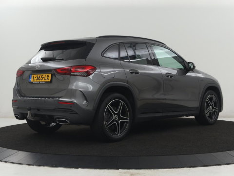 Mercedes-Benz GLA 250 e Business Solution AMG Limited | SOH 95,2% | Leder/alcantara | Stoelverwarming | Carplay | Sfeerverlichting | Cruise control | Camera | Park assist | Trekhaak
