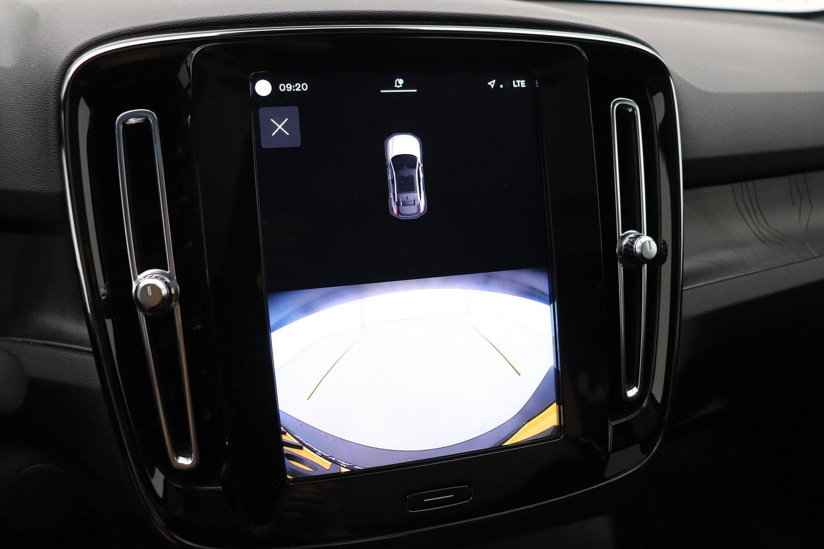 Volvo C40 Recharge Twin Plus 78 kWh | ACC | Panoramadak | Warmtepomp | Trekhaak | BLIS | Keyless | Stoel+Stuurverwarming | 19 inch