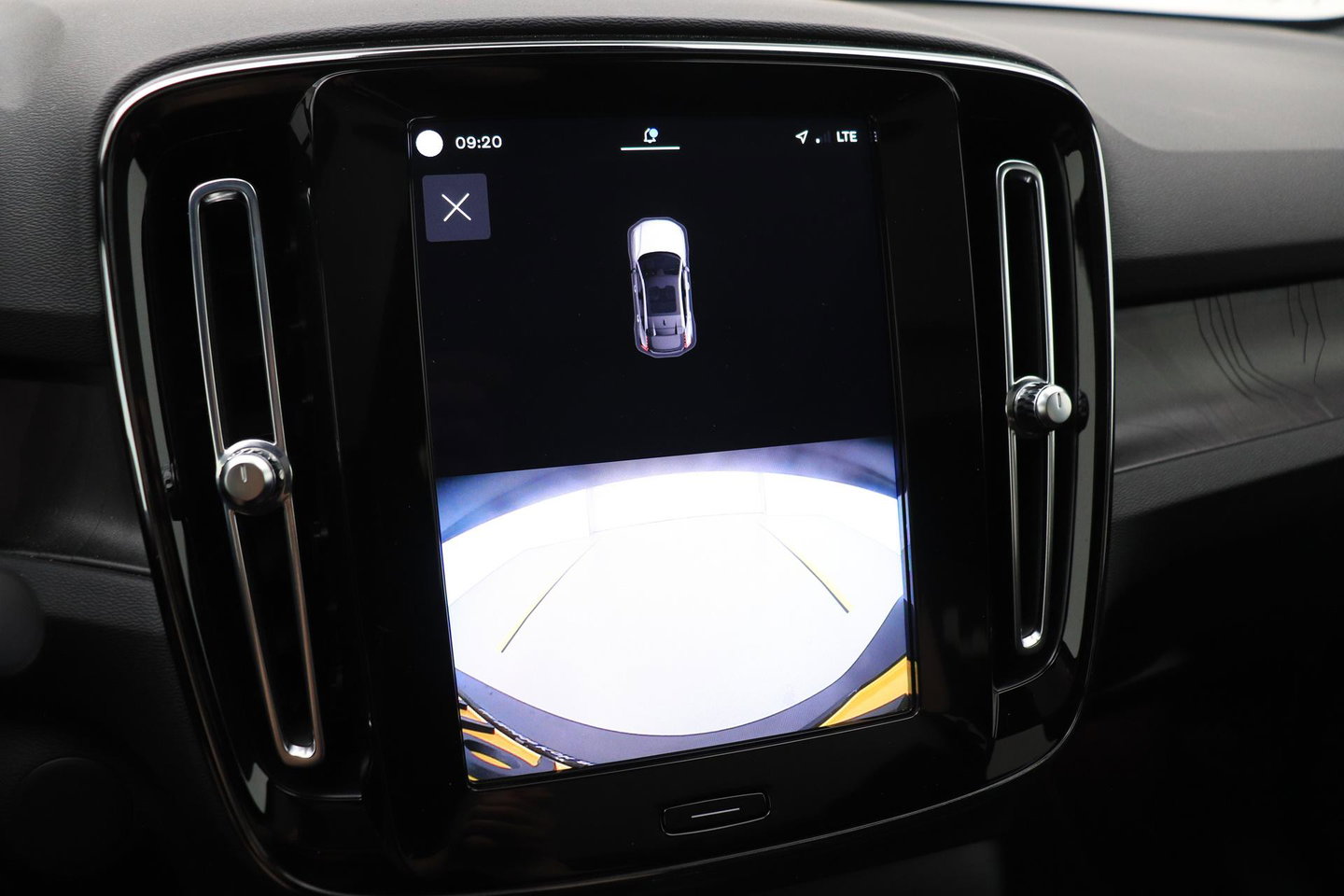Volvo C40 Recharge Twin Plus 78 kWh | ACC | Panoramadak | Warmtepomp | Trekhaak | BLIS | Keyless | Stoel+Stuurverwarming | 19 inch
