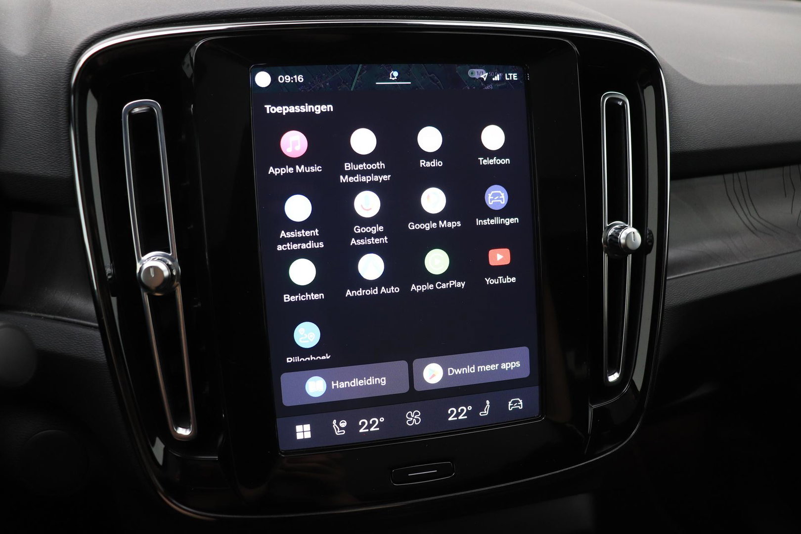 Volvo C40 Recharge Twin Plus 78 kWh | ACC | Panoramadak | Warmtepomp | Trekhaak | BLIS | Keyless | Stoel+Stuurverwarming | 19 inch