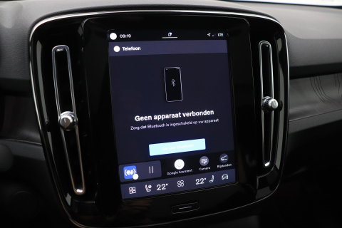 Volvo C40 Recharge Twin Plus 78 kWh | ACC | Panoramadak | Warmtepomp | Trekhaak | BLIS | Keyless | Stoel+Stuurverwarming | 19 inch