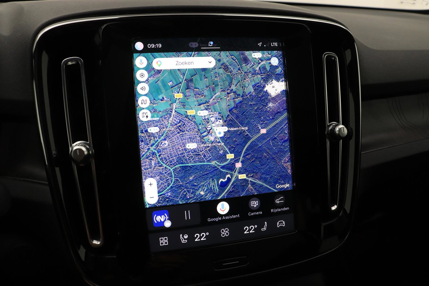 Volvo C40 Recharge Twin Plus 78 kWh | ACC | Panoramadak | Warmtepomp | Trekhaak | BLIS | Keyless | Stoel+Stuurverwarming | 19 inch