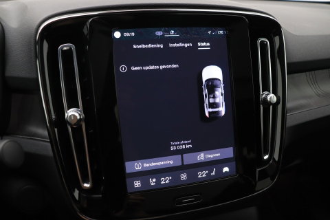 Volvo C40 Recharge Twin Plus 78 kWh | ACC | Panoramadak | Warmtepomp | Trekhaak | BLIS | Keyless | Stoel+Stuurverwarming | 19 inch