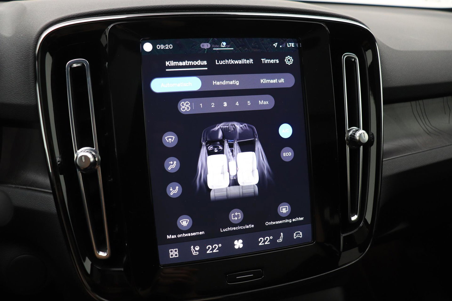 Volvo C40 Recharge Twin Plus 78 kWh | ACC | Panoramadak | Warmtepomp | Trekhaak | BLIS | Keyless | Stoel+Stuurverwarming | 19 inch