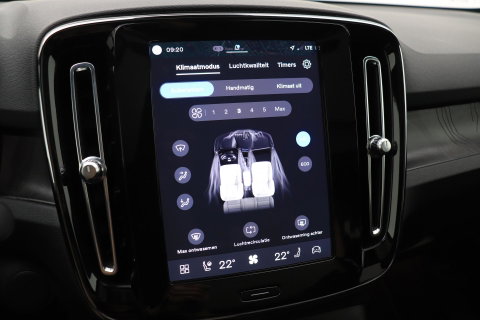 Volvo C40 Recharge Twin Plus 78 kWh | ACC | Panoramadak | Warmtepomp | Trekhaak | BLIS | Keyless | Stoel+Stuurverwarming | 19 inch