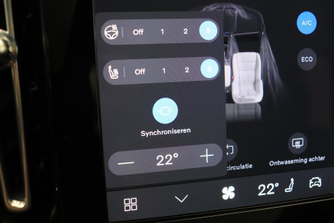 Volvo C40 Recharge Twin Plus 78 kWh | ACC | Panoramadak | Warmtepomp | Trekhaak | BLIS | Keyless | Stoel+Stuurverwarming | 19 inch