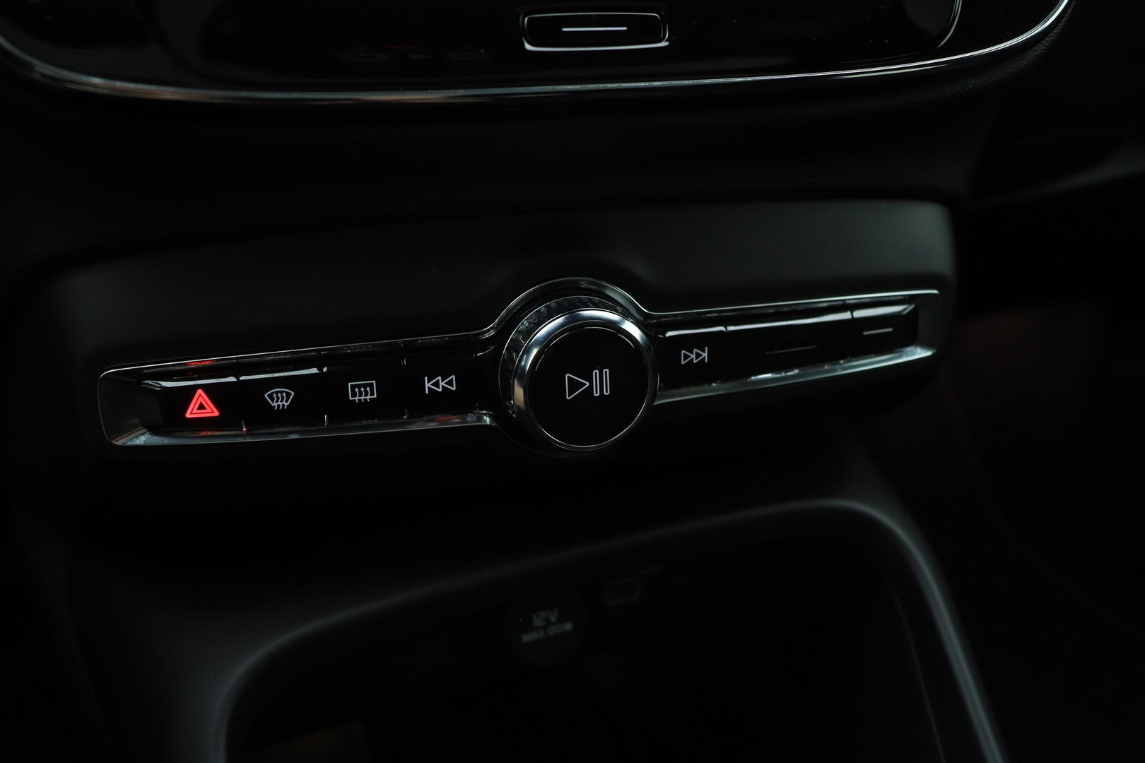Volvo C40 Recharge Twin Plus 78 kWh | ACC | Panoramadak | Warmtepomp | Trekhaak | BLIS | Keyless | Stoel+Stuurverwarming | 19 inch