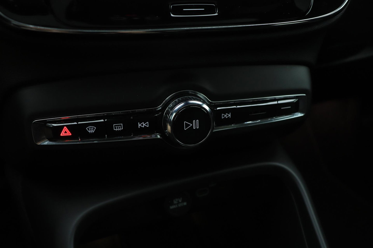 Volvo C40 Recharge Twin Plus 78 kWh | ACC | Panoramadak | Warmtepomp | Trekhaak | BLIS | Keyless | Stoel+Stuurverwarming | 19 inch
