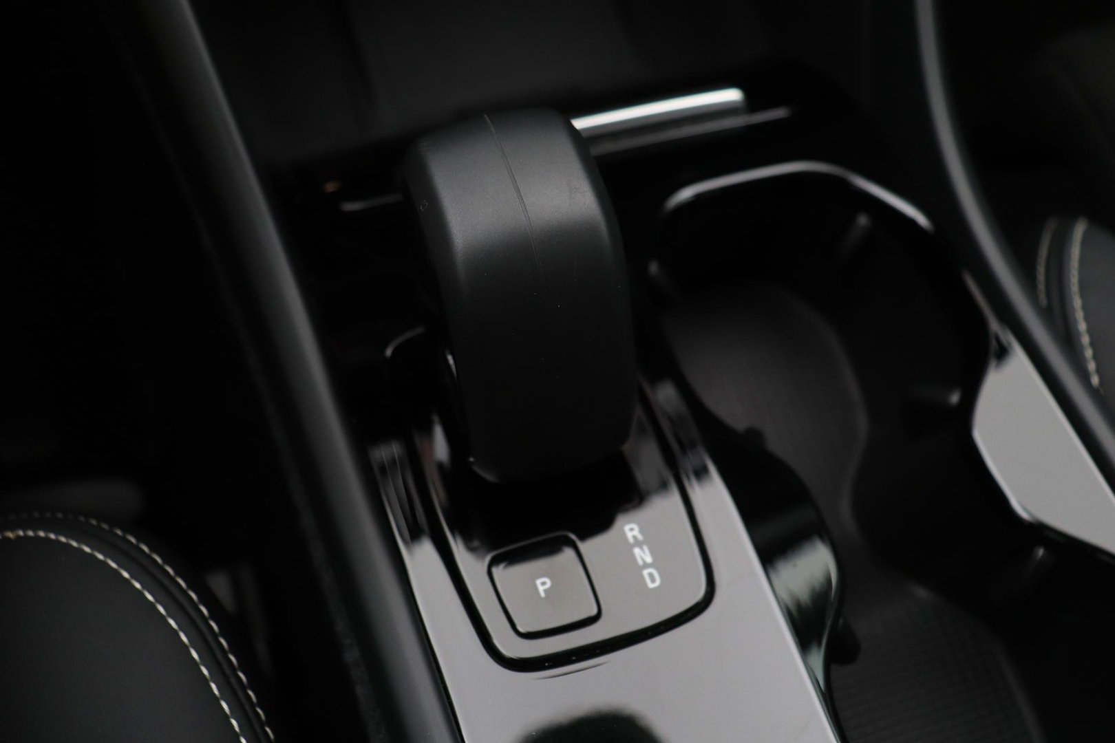 Volvo C40 Recharge Twin Plus 78 kWh | ACC | Panoramadak | Warmtepomp | Trekhaak | BLIS | Keyless | Stoel+Stuurverwarming | 19 inch